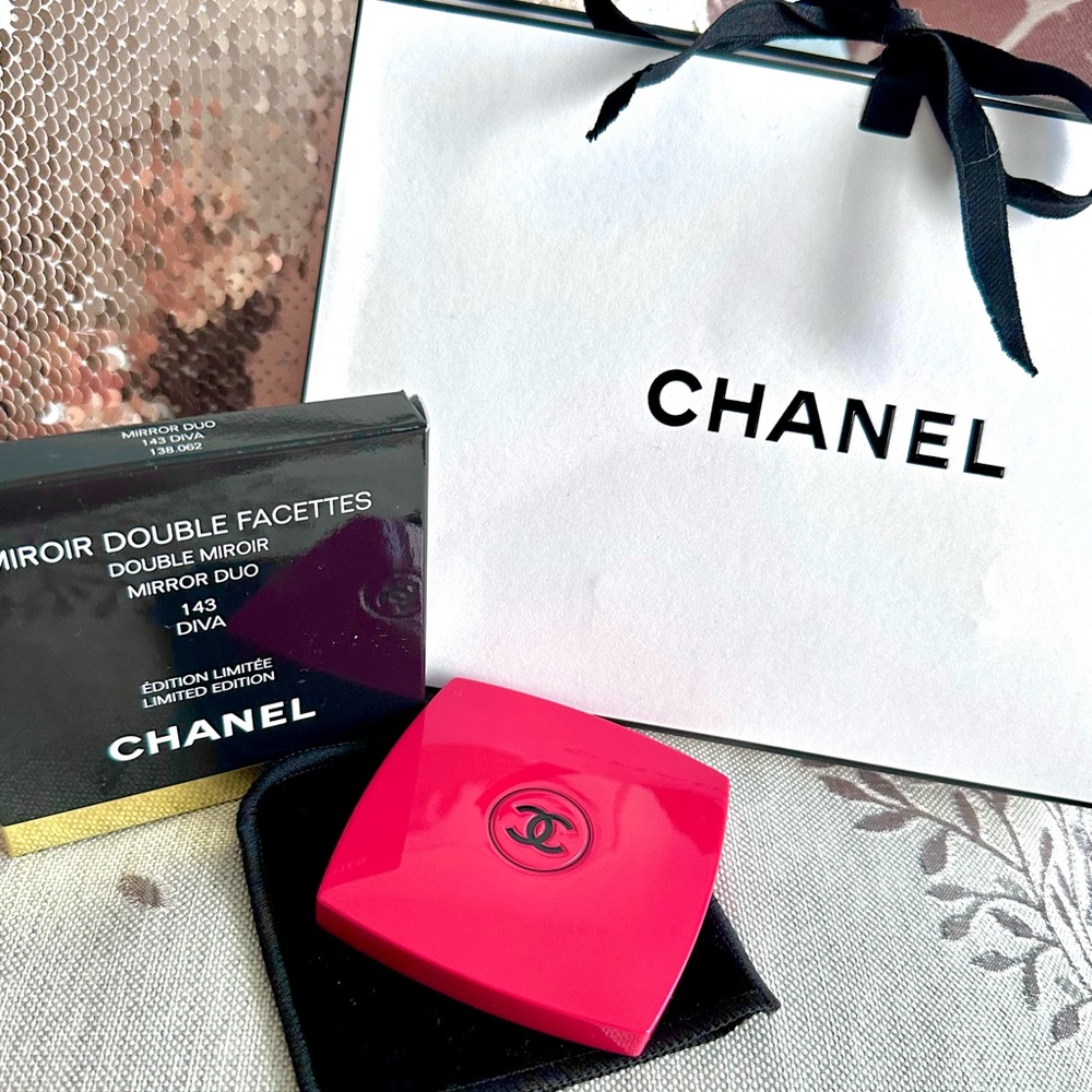 Authentic Chanel LIMITED EDITION Mirror Double Facettes Diva 143